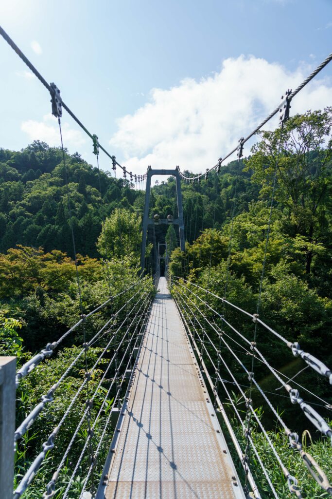 玉桂寺側へ渡る吊り橋